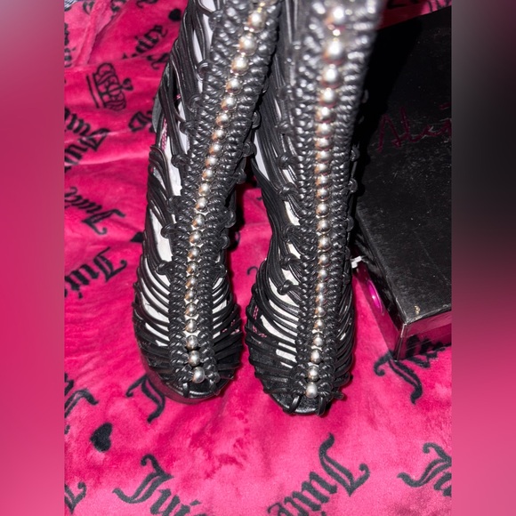 Elegant Black Strappy Women's Heels - Picture 2 of 6